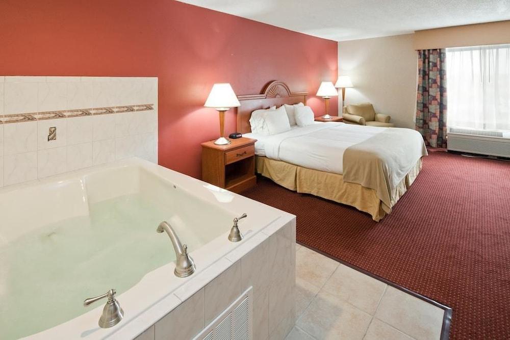 Holiday Inn Express Cincinnati-Lawrenceburg Exterior photo