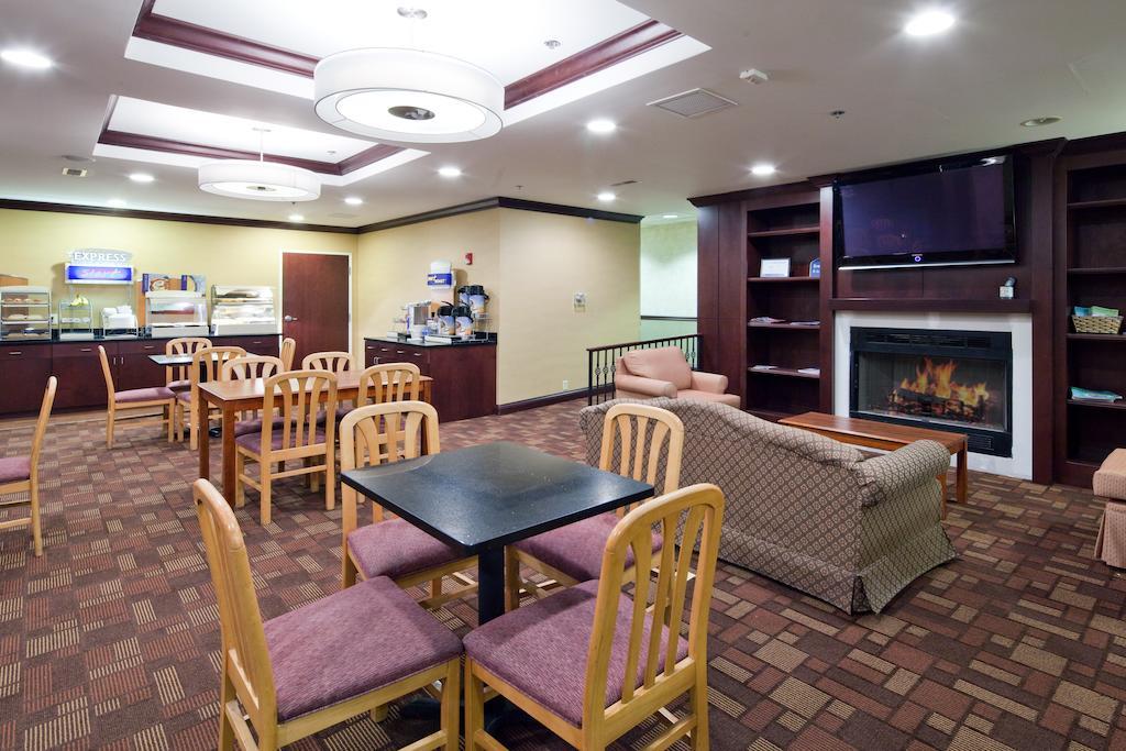 Holiday Inn Express Cincinnati-Lawrenceburg Exterior photo