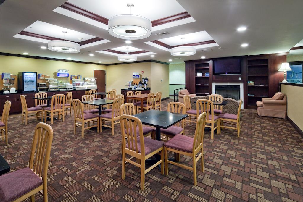Holiday Inn Express Cincinnati-Lawrenceburg Exterior photo