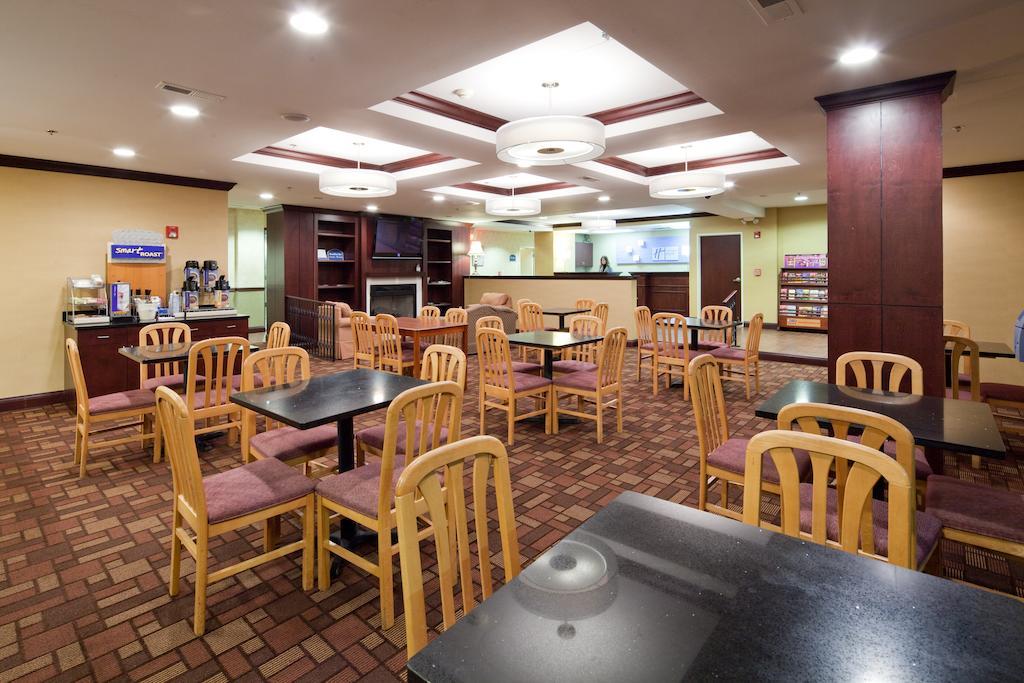 Holiday Inn Express Cincinnati-Lawrenceburg Exterior photo