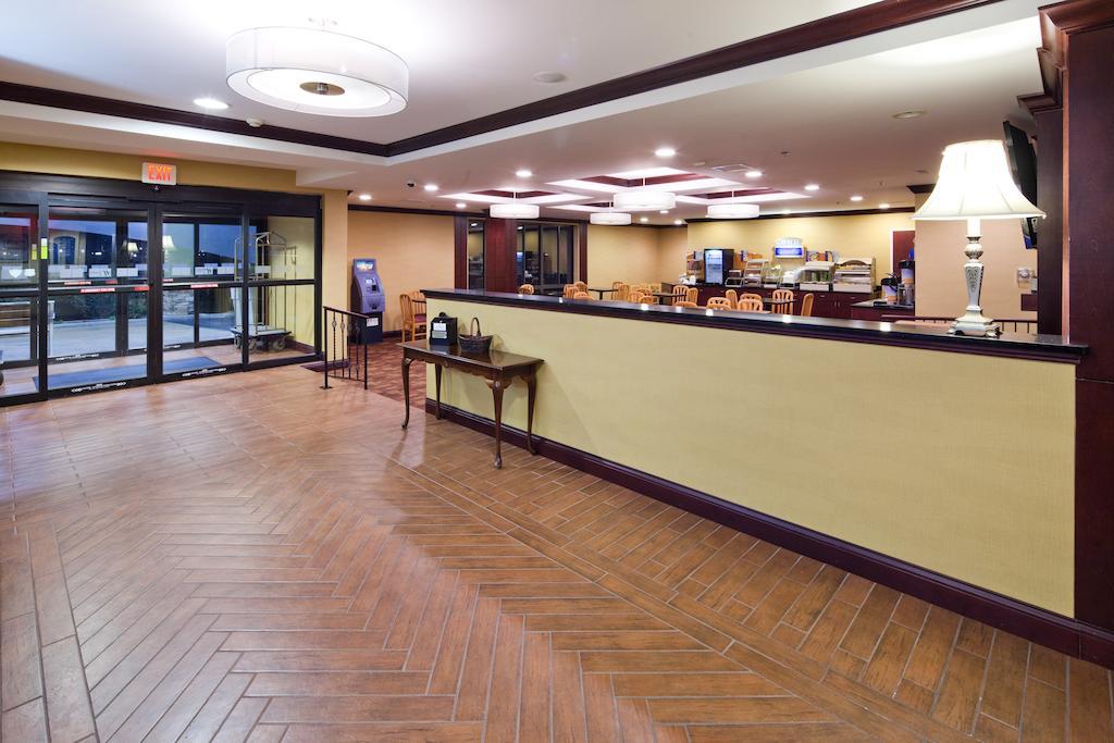Holiday Inn Express Cincinnati-Lawrenceburg Exterior photo